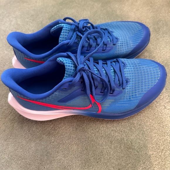 Nike sneakers youth size 6